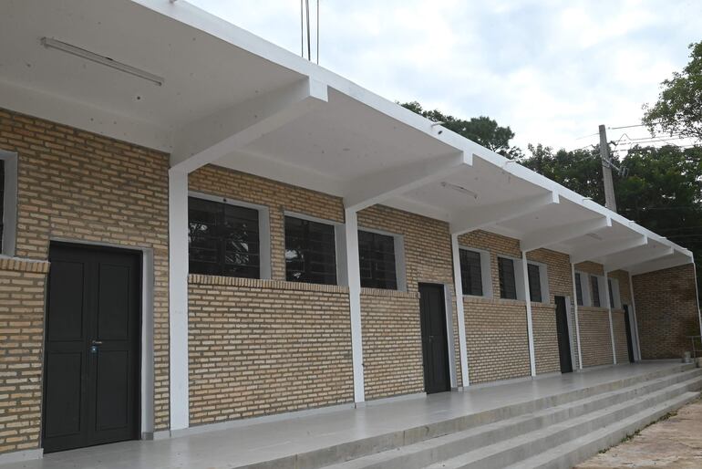 Estas aulas, en el colegio Manuel González, están terminadas hace dos meses pero no son utilizadas por estudiantes.