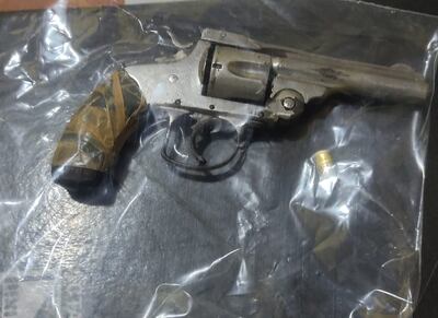 Arma incautada en poder de Joel Sebastián Acosta Moray quien fue reducido y aprehendido por víctima de asalto y sus vecinos en Limpio.