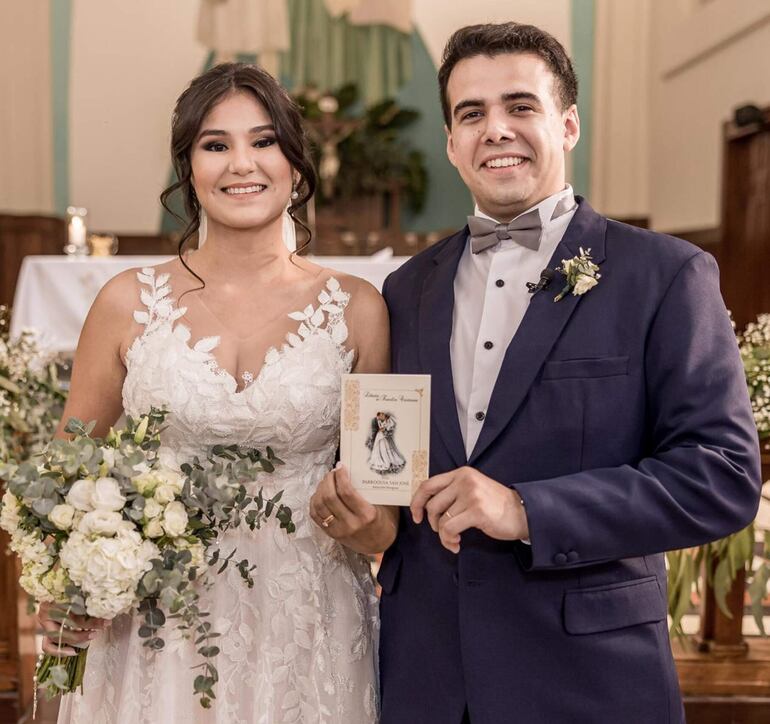 Los novios fueron fotografiados por Javier Vera.