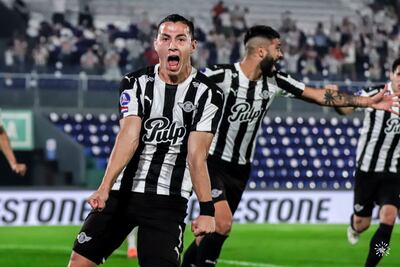 Sebastián Ferreira fue presentado como jugador del Houston Dynamo de la MLS