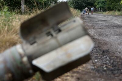 Un fragmento de un cohete en la localidad ucraniana de Siversk, en la región de Donetsk.
