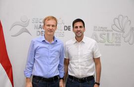 Juan Szopa y Diego Galeano, planificando el sudamericano.