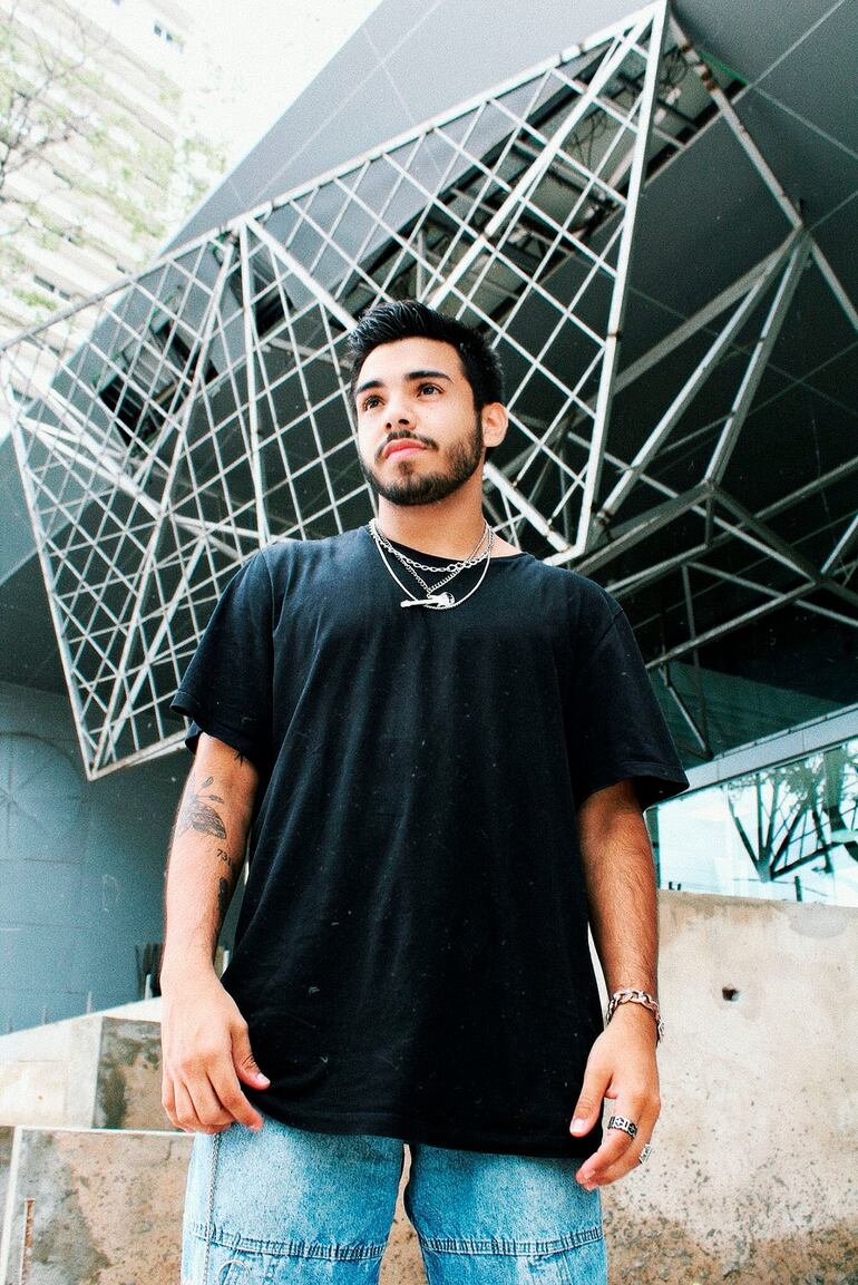 Nicolá está de estreno con un videoclip.