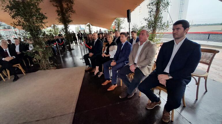 La exsenadora Ana María Mendoza de Acha pide reflexionar sobre las elecciones del domingo, en donde la ANR sacó una amplia ventaja. La exparlamentaria participó de la inauguración de la planta industrial Cremer Oleo SA de Villeta.