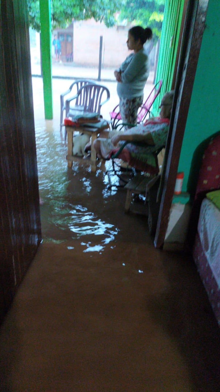 Varias viviendas de Coronel Oviedo, San José de los Arroyos, Caaguazú y Carayao se inundaron.