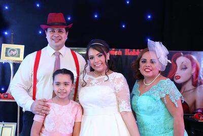 Sofía rodeada de su familia.