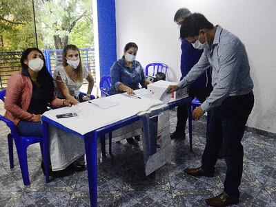 Votaron de manera presencial y los distantes, de forma digital.