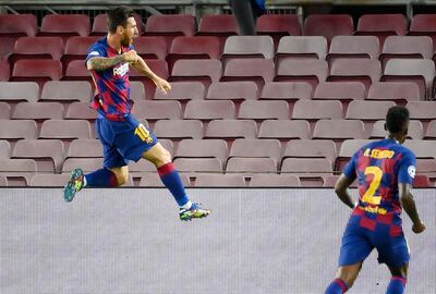 El astro argentino Lionel Messi festeja su gol, en la victoria del Barcelona sobre el Napoli.