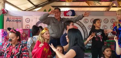 Hugo Javier, gobernador del departamento Central (c) en un festejo para niños (Imagen de Archivo).