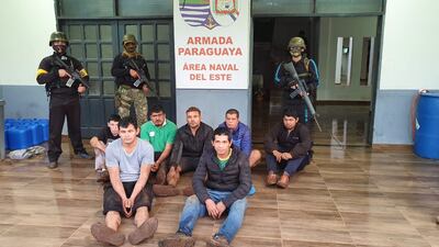 Los siete detenidos fueron llevados a la Base Naval del Este donde permanecen a disposición del Ministerio Público.