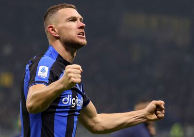 Edin Dzeko (36), autor del gol del Inter de Milán, que cortó la racha de imbatibilidad del líder de la Serie A italiana, Napoli.