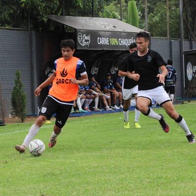 Una de las postales que dejó el duelo amistoso de ayer entre Ameliano y la Reserva de Olimpia, en Trinidad. (@Ameliano)