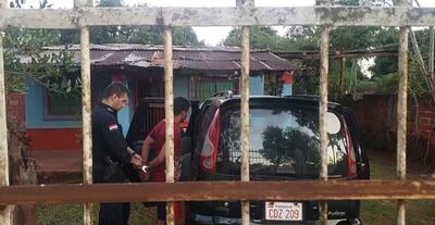 El sindicado fue detenido cuando se encontraba manipulando un vehículo estacionado en el patio de una vivienda.
