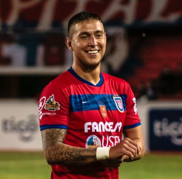 Carlos Ardián marcó otro gol en Bolivia para Universitario de Sucre.