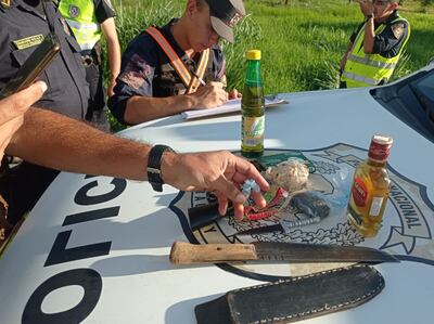 Las armas y las drogas incautadas del bus que transportaba a aficionados de Cerro Porteño.