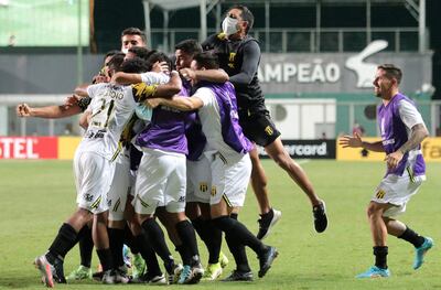 Los jugadores de Guaraní festejan el tanto de Josué Colmán para el triunfo 1-0 sobre América Mineiro en la ida de la Fase 2 de la Copa Libertadores.