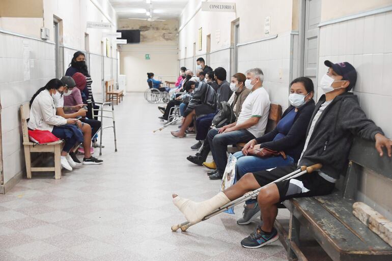 Pese a que el número de pacientes no es excesivo, la atención es muy lenta, se quejaron los enfermos. 