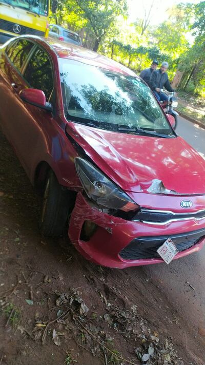 El automóvil conducido por el médico Natalicio Ríos Leguizamón presentaba rastros de golpes en la parte frontal y trasera. El mismo fue detenido luego que una llamada telefónica a la policía alertaba que el vehículo circulaba haciendo zigzag por la avenida Víctor Matiauda.