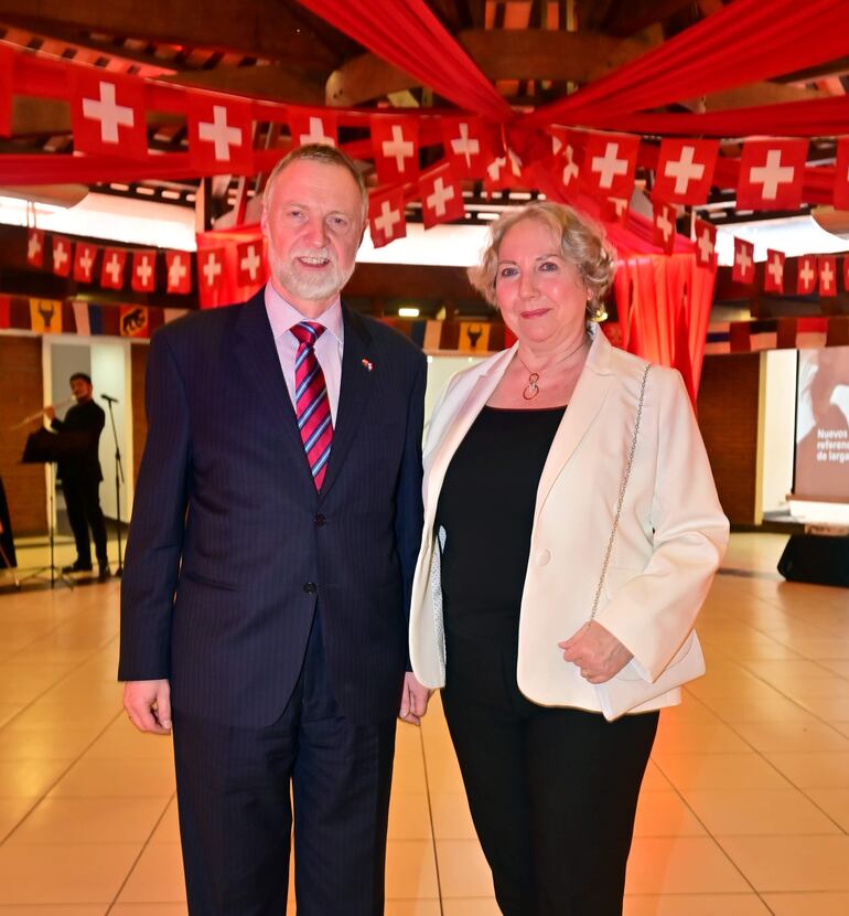 El embajador de Alemania, Holger M. Scherf y María Inmaculada Scherf.