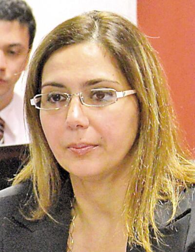 Nancy Salomón (caso Apostala) también sigue siendo agente. Se la escucha preguntar cómo imputar a alguien.