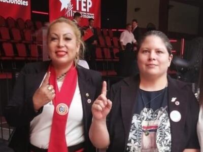 Danna Arias y Ruth Galeano, funcionarias de la Contraloría que le prometieron lealtad a Horacio Cartes mediante un manifiesto.