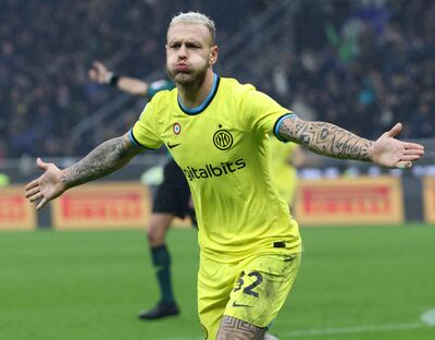 Federico Dimarco celebra uno de los dos goles que marcó ayer para Inter ante Bologna.