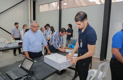 Tras la verificación del contenido los maletines fueron nuevamente lacrados.