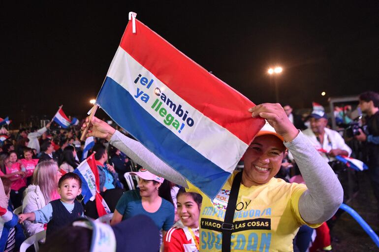 Jóvenes participantes del cierre de campaña de la Concertación Nacional.