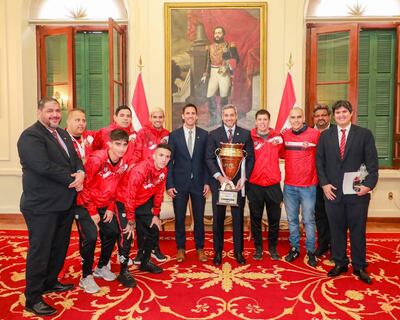 Delegación del 12 de Junio que fue recibida en el Palacio de López, por el presidente Mario Abdo.