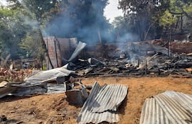 En estas condiciones quedó la casa de una familia de escasos recursos económicos de la localidad de Ypané, tras un voraz incendio.
