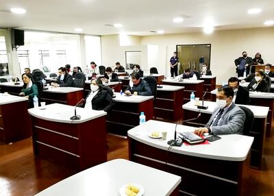 Vista de los miembros de la Junta Departamental de Alto Paraná, donde se disputa la presidencia del órgano.