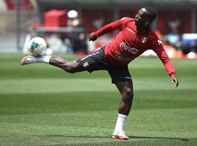 Luis Advíncula, lateral derecho de la selección peruana que está anunciado para el juego de hoy.