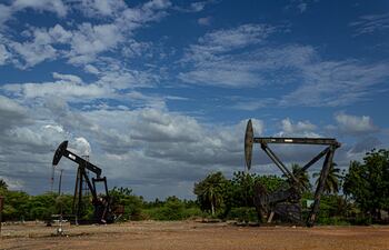 El precio del crudo se encontraba al alza el lunes tras un ataque de los rebeldes hutíes contra instalaciones petroleras en Arabia Saudita y con las conversaciones de paz entre Rusia y Ucrania bloqueadas.