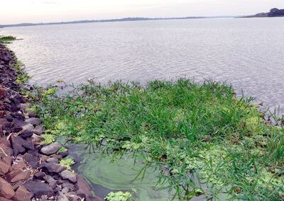 El cauce se encuentra ubicado en el límite entre los distritos de Fram y Carmen del Paraná.