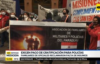 Exigen pago de gratificación para policías