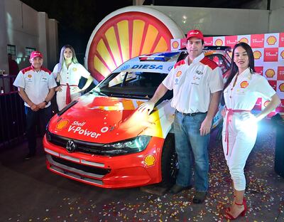 Diego Domínguez (d) fue presentado ayer como piloto oficial Shell, junto a Edgardo Galindo.
