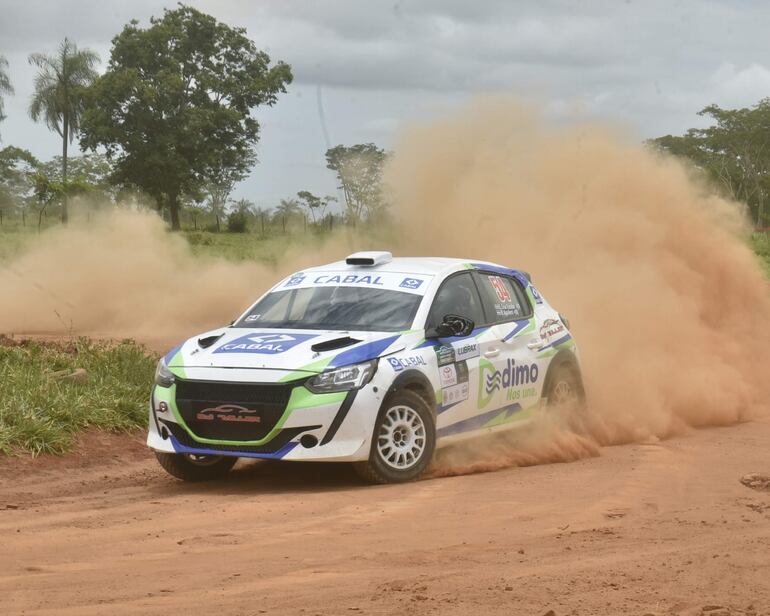 Gran triunfo ayer de César Cruz y Roberto Aguilera en la F2 y la RC4A con el Peugeot 208 Rally4.