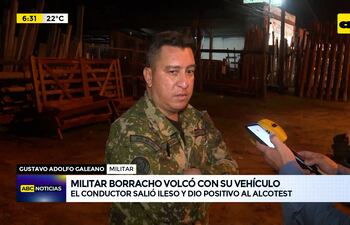 Video: Militar borracho tumbó con su vehículo