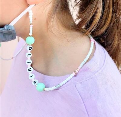 Sujetadores de tapabocas personalizados.