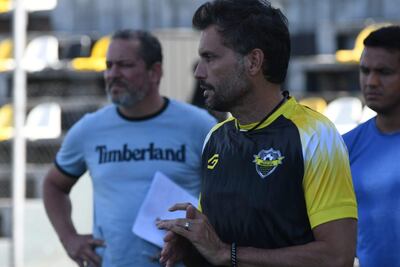 Luis Antonio Vidal Velázquez, presidente del  Recoleta,   dio la bienvenida al técnico David Villalba, en el acto cumplido en lunes en el sede de la institución canaria.