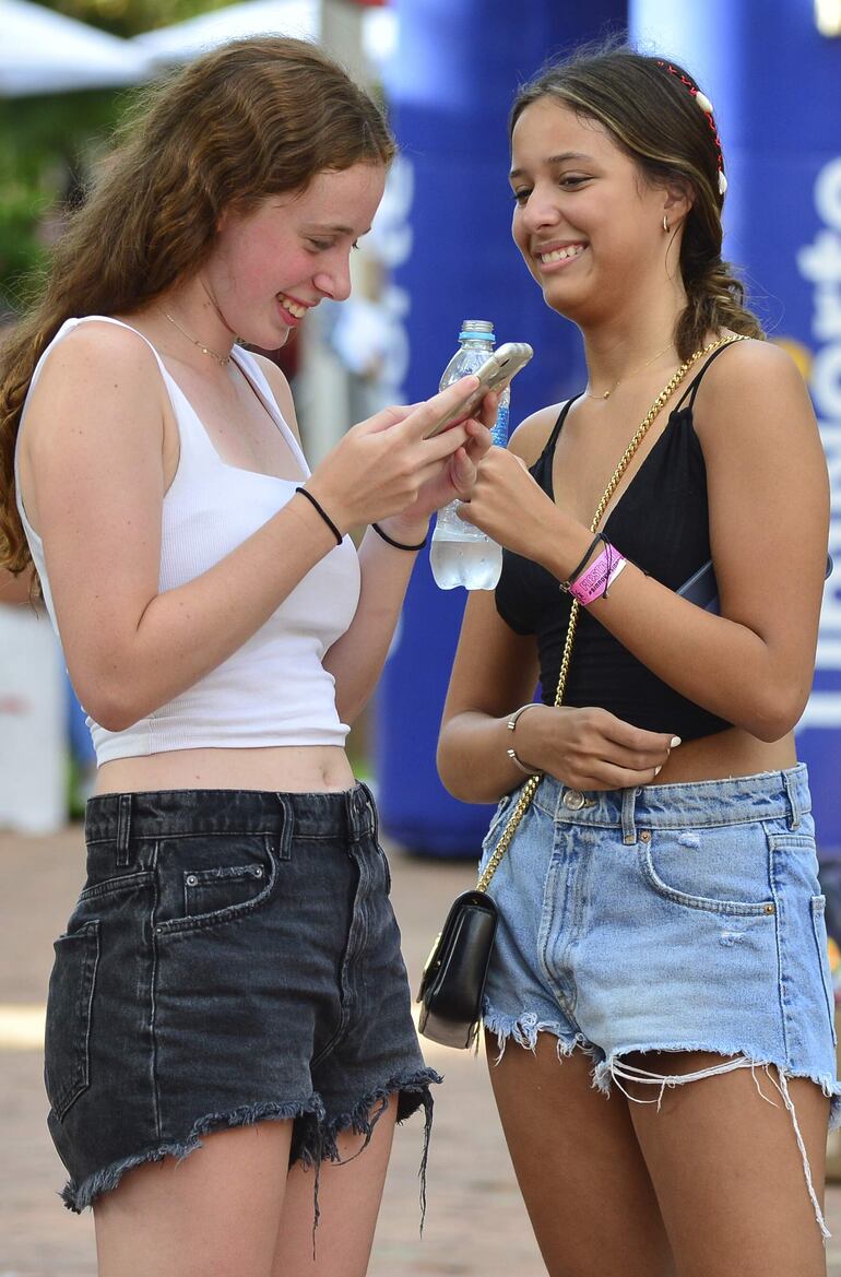 Complicidad y risas.