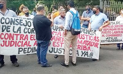 Rematadores  se manifestaron frente al Palacio de Justicia.