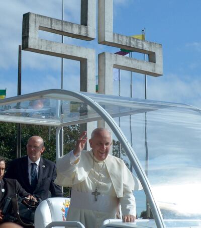 La visita del papa Francisco llenó de gozo a los fieles, quienes aguardaron ansiosamente para recibir su bendición.