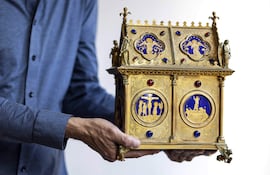 Eran las 22H30 de un viernes cuando Arthur Brand recibió el paquete que esperaba nerviosamente desde hacía días. Sonó la campanilla y, al abrir la puerta, no había nadie. A sus pies una caja de cartón lo esperaba en la oscuridad.