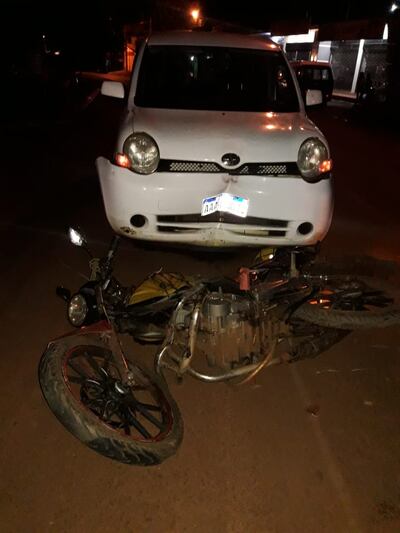 Los vehículos involucrados en el choque frontal.