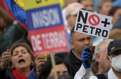 Colombiamos salieron a las calles para mostrar su desacuerdo con el Gobierno de Gustavo Petro y sus medidas, como la reforma tributaria que está impulsando.