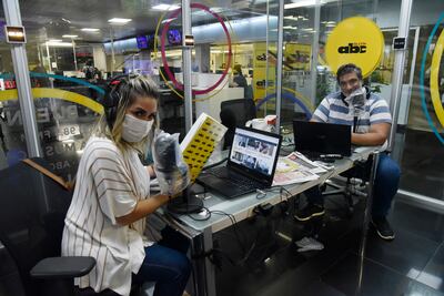 Leti Medina y Diego Marini animan las mañanas con “Tarde o temprano”.