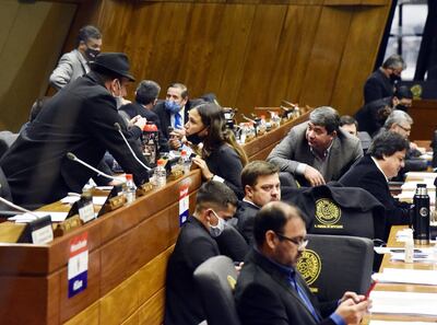 En la última sesión se ven a los diputados Miguel del Puerto, Colym Soroka, Hugo Ibarra y Ever Noguera sin mascarillas.