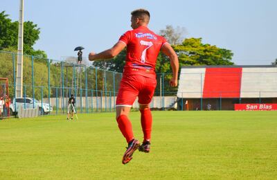 Teodoro Arce fue una de las grandes figuras de General Caballero JLM, aquí festejando uno de los goles ante Rubio Ñu