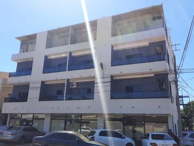 En este edificio funciona la nueva sede judicial de Hernandarias. Está ubicado sobre la avenida Mariscal López y calle General Bruguez.